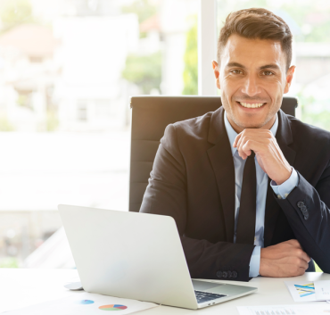 portrait-of-handsome-businessman-sitting-with-smile-in-office-administrator-executive-manager-or-boss_t20_jod8PX